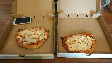 Два кусочка пиццы