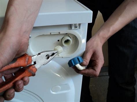 Как открыть фильтр в стиральной машине