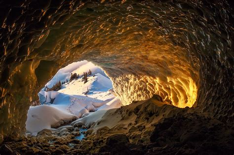 Пещера снежная