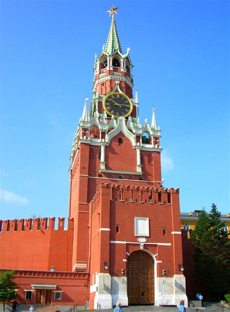 Сколько раз в сутки подзаводят куранты спасской башни кремля