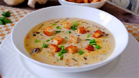 Сырный суп с курицей и плавленным сыром и грибами