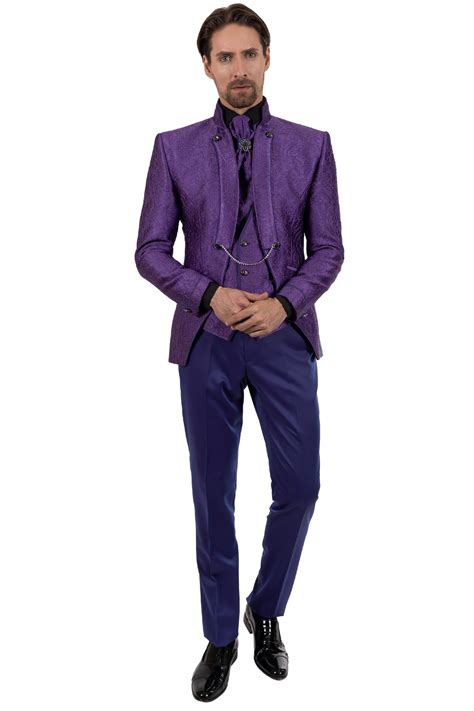 Фиолетовый костюм
