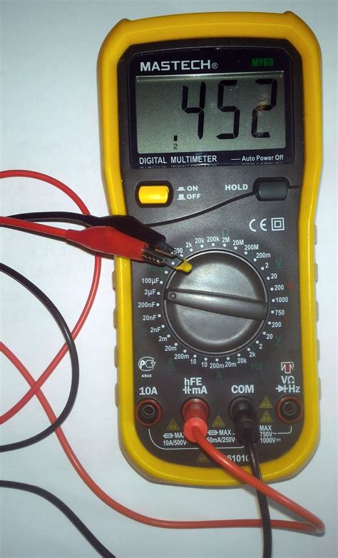 Как проверить напряжение мультиметром в розетке 220 вольт